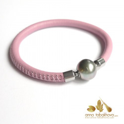 5 mm STITCHED Leather InterChangeable Bracelet with a black Tahiti pearl (sold separatly) .