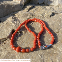 Large size antique faceted coral bead necklace, vintage faceted rock cristal accents, art-deco clasp